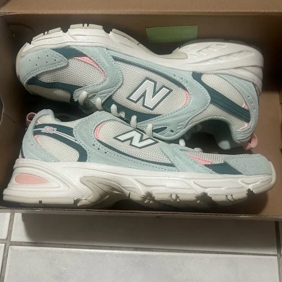 New Balance & CALIA Women's
530 Sneakers - Picture 2 of 7